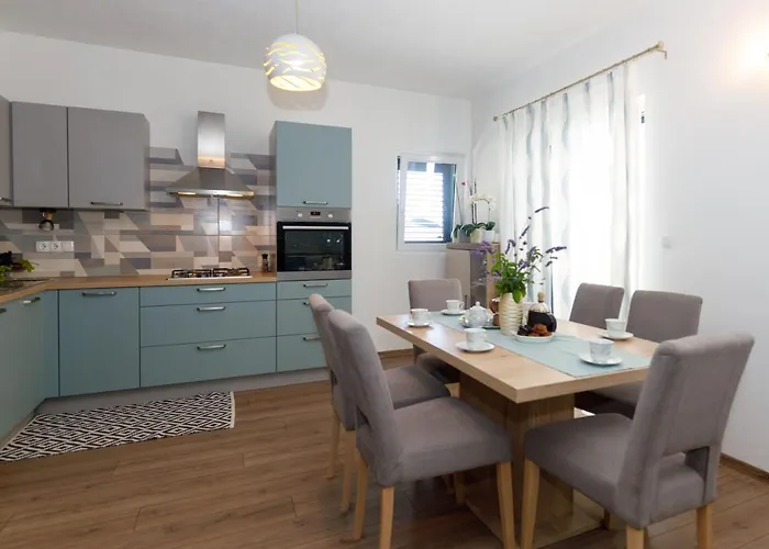 Blue Макарська