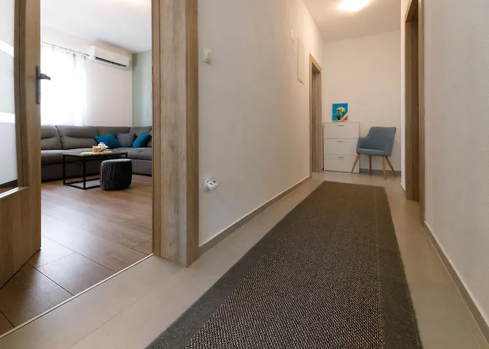 Blue Макарська