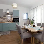 Blue マカルスカ