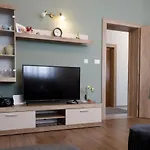 別荘 Blue マカルスカ