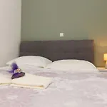 別荘 Blue マカルスカ